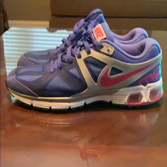 Nike Tennis Shoes - Picture 1 of 4